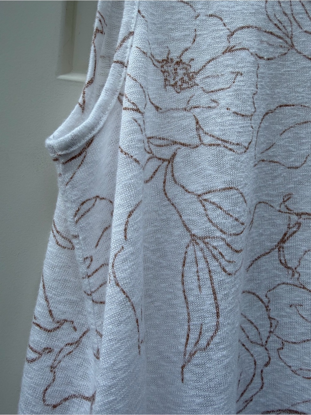 bobeau White Floral Layered Tank with Tan Outline- large EUC Cottagecore - Picture 6 of 6
